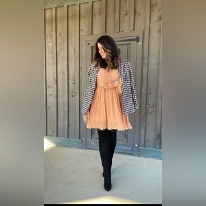 H&M Dress… Size M. Gently worn and in great condition.